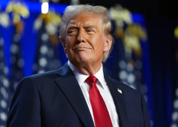 الرئيس الأمريكي يلوّح بالعواقب: عدم الاتفاق سيكلف إيران كثيرًا