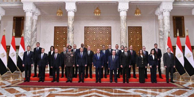 الوزراء الجدد يؤدون حلف اليمين الدستورية أمام الرئيس السيسي