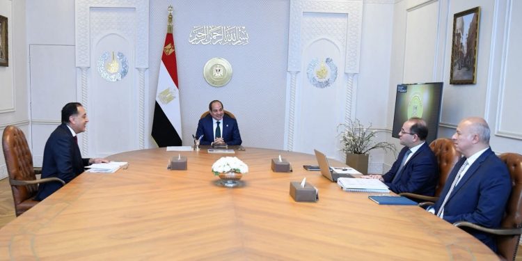 الرئيس السيسي يوجه بصرف مرتبات شهر فبراير لموظفي الدولة خلال الأسبوع الحالي وقبل حلول رمضان