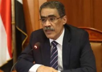 القرار اتنفذ في 60 دولة.. وزير الإعلام يطالب بحظر استخدام الطلاب للهواتف المحمولة داخل المدارس
