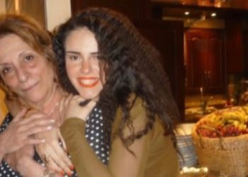 دنيا عبد العزيز تنعي والدتها برسالة مؤثرة على إنستجرام