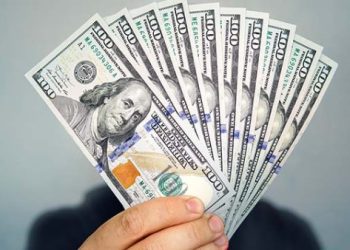 الدولار يتراجع 3 قروش في البنوك المصرية بنهاية تعاملات الخميس