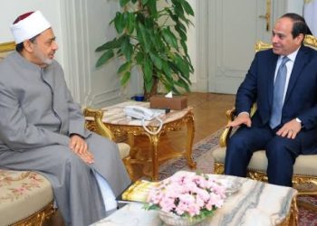 الرئيس السيسي يتواصل هاتفياً مع شيخ الأزهر أحمد الطيب للاطمئنان على صحته