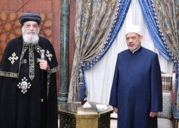 قداسة البابا تواضروس الثاني يطمئن على صحة الإمام الأكبر أحمد الطيب