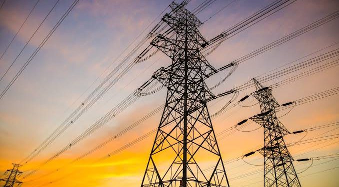 الحكومة تتابع خطط التوسع في الطاقة المتجددة وتطوير منظومة الكهرباء