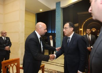 مصطفى مدبولي يؤدي واجب العزاء في الراحل مفيد شهاب بمسجد المشير طنطاوي