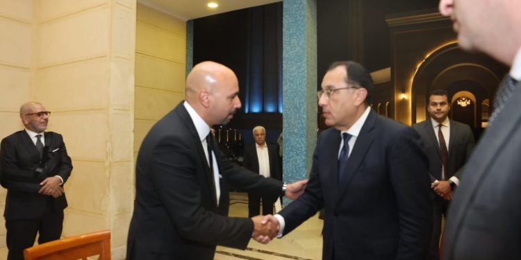 مصطفى مدبولي يؤدي واجب العزاء في الراحل مفيد شهاب بمسجد المشير طنطاوي