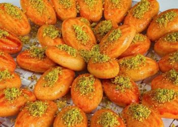 رموش الست الحلويات الرمضانية المقرمشة بحشوة القشطة أو المكسرات
