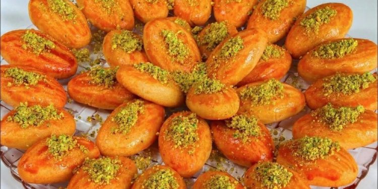 رموش الست الحلويات الرمضانية المقرمشة بحشوة القشطة أو المكسرات