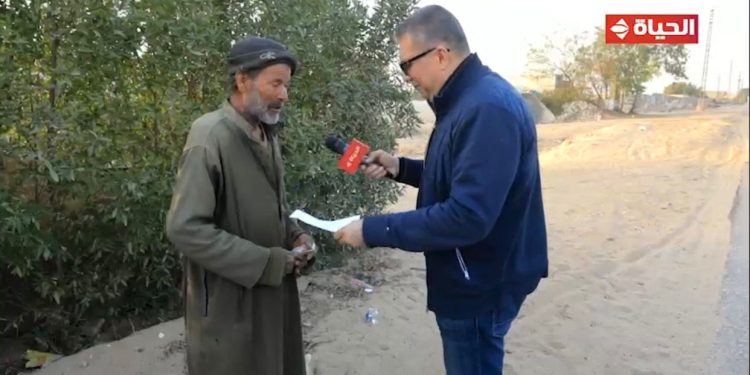 «أجمل ناس» في كرداسة.. عمرو الليثي يحقق أمنية حاج عبد الحكيم ويمنحه 5 آلاف جنيه