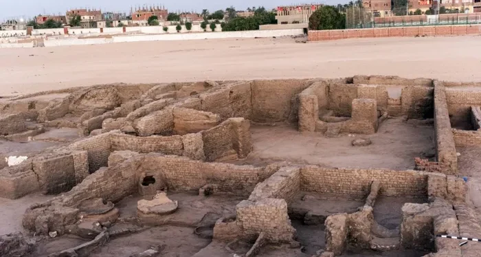 كنز أثري في صعيد مصر.. مدينة بالطوب اللبن تبوح بأسرار شيخ العرب همام