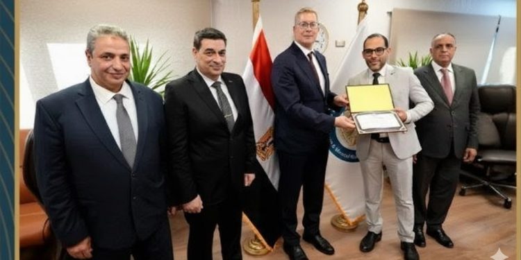 وزير البترول يكرّم فريقًا نجح في توطين إنتاج «كاسر الاستحلاب» وتقليل الاعتماد على المستورد