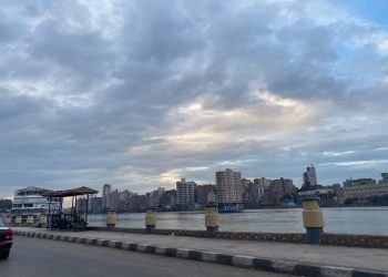 انكسار الموجة الحارة وعودة الأمطار.. الأرصاد تعلن رجوع الأجواء الشتوية وانخفاضًا مرتقبًا في درجات الحرارة