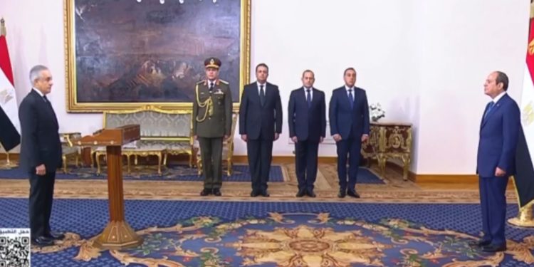 بالأسماء.. الحكومة الجديدة تؤدي اليمين الدستورية أمام الرئيس السيسي
