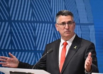 وزير الخارجية الإسرائيلي يزعم السعي لتطبيع العلاقات مع لبنان ويحمل حزب الله مسؤولية التوتر