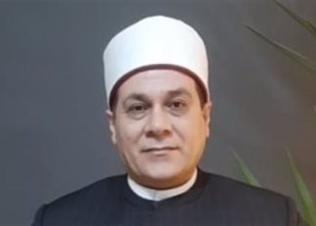 الأوقاف تحيل مظهر شاهين للتحقيق بعد تصريحاته مع ياسمين عز