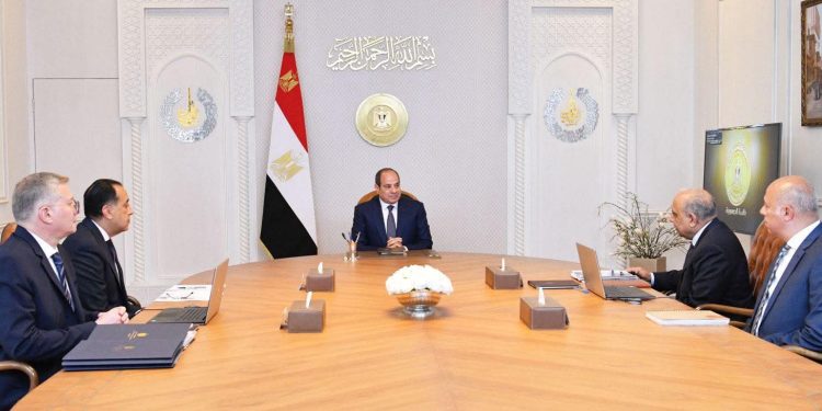 الرئيس السيسي: خفض الاعتماد على الوقود التقليدي وخلق مزيج طاقة متوازن