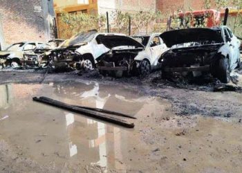 حريق ضخم يلتهم 10 سيارات داخل جراج بمنطقة الغشام بالزقازيق