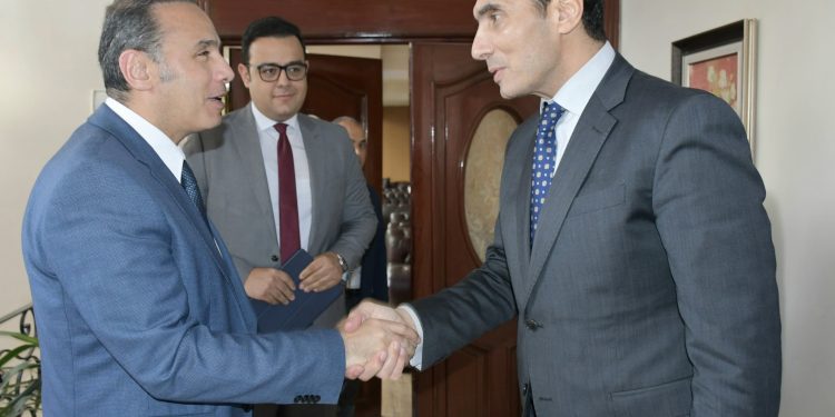 وزير الشباب والرياضة يبحث مع رئيس هيئة الرقابة المالية تعزيز أطر التعاون المشترك