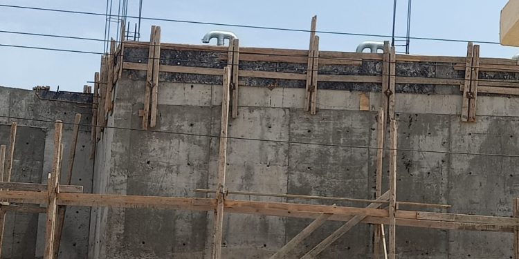 أزمة طريق في مطروح.. مطالب بإزالة تعديات على شارع حيوي بسيدي عبد الرحمن